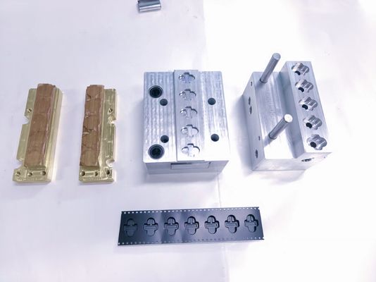 Fabbricazione di stampi per nastri portatori, stampaggio di nastri portatori su misura