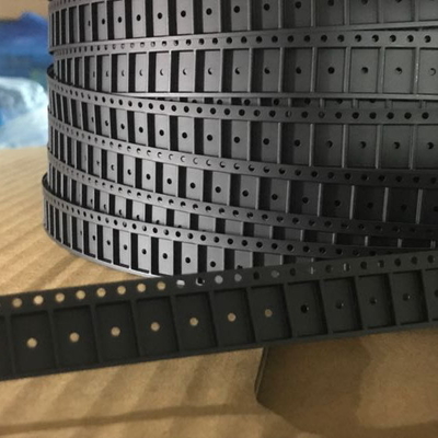 Nastro portante in rilievo di 4 mm con scadenza di 1 anno e può fornire bobina