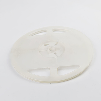 Piccola bobina di filo di plastica che può contenere fino a 100 piedi di cavo per una facile organizzazione e gestione