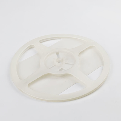 Piccola bobina di filo di plastica che può contenere fino a 100 piedi di cavo per una facile organizzazione e gestione