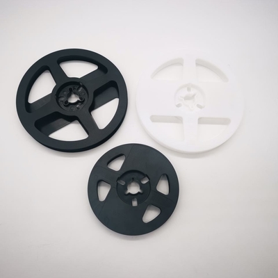 - Cavo di plastica facile da manovrare e da conservare con maniglie integrate e kit di ruote opzionali