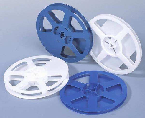 - Cavo di plastica facile da manovrare e da conservare con maniglie integrate e kit di ruote opzionali