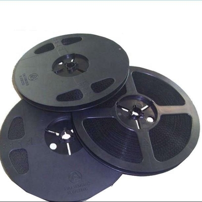 - Cavo di plastica facile da manovrare e da conservare con maniglie integrate e kit di ruote opzionali