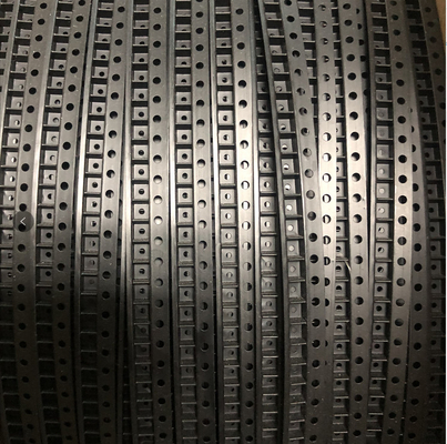 Nastro portante in rilievo di 4 mm con scadenza di 1 anno e può fornire bobina