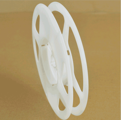 - Cavo di plastica facile da manovrare e da conservare con maniglie integrate e kit di ruote opzionali
