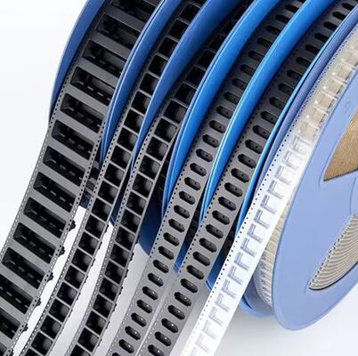 Nastro portante in rilievo per bobine di plastica, compatibile con larghezza 8-88 mm, lunghezza personalizzata supportata.